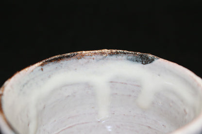 26219　人間国宝　１１代三輪休雪	萩焼盃（彫銘） 　MIWA  Kyusetsu