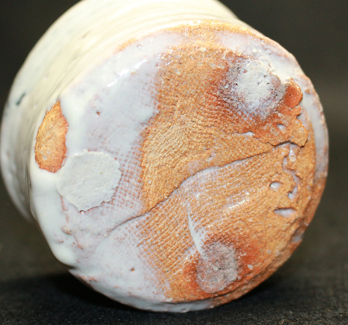 26219　人間国宝　１１代三輪休雪	萩焼盃（彫銘） 　MIWA  Kyusetsu