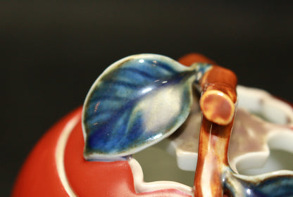 26220	１２代酒井田柿右衛門	柿形香爐    SAKAIDA  Kakiemon