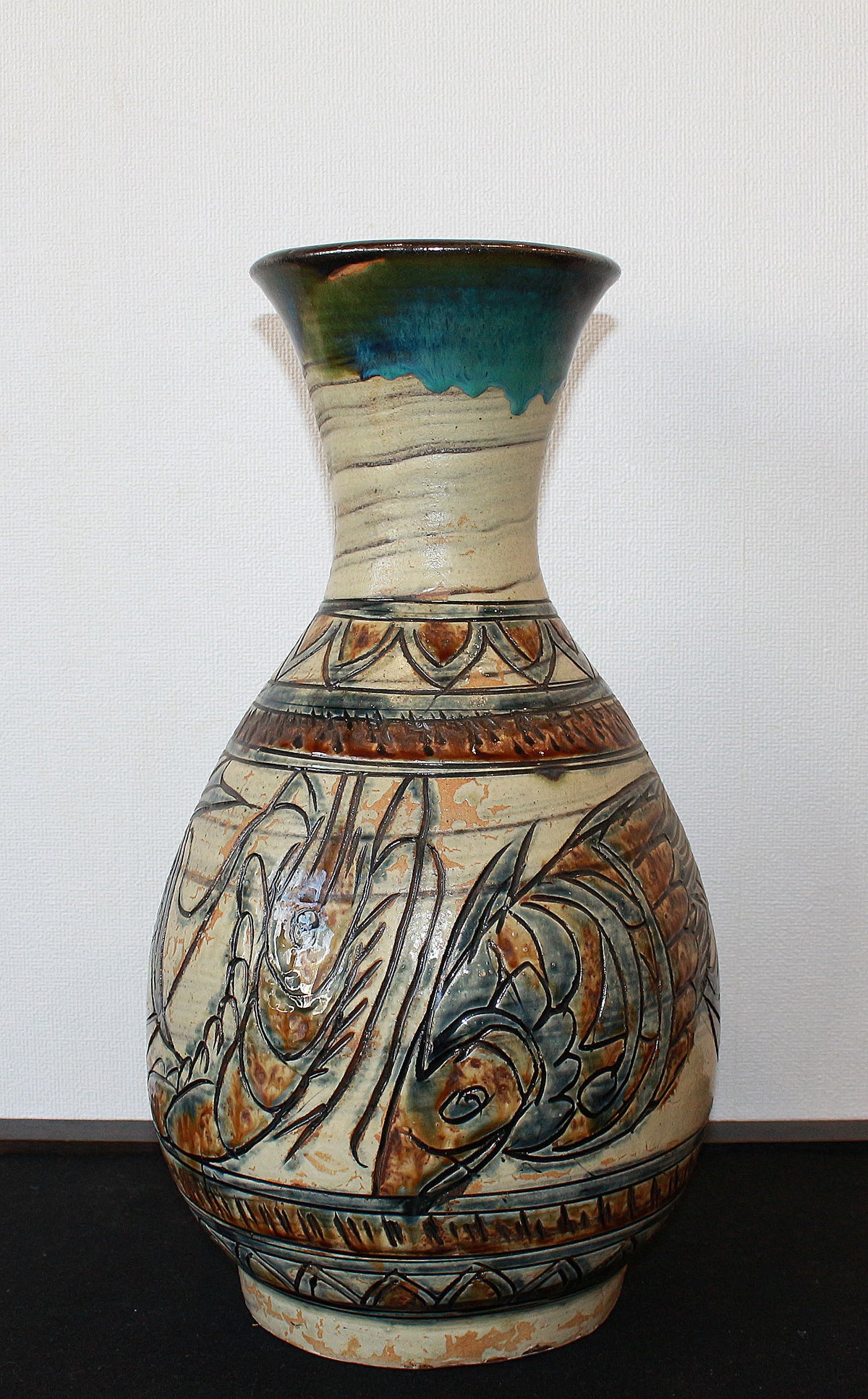 26218 Living National Treasure Jiro Kinjo Tsuboya Ware Vase with Shrimp and Fish Design KINJO Jiro 