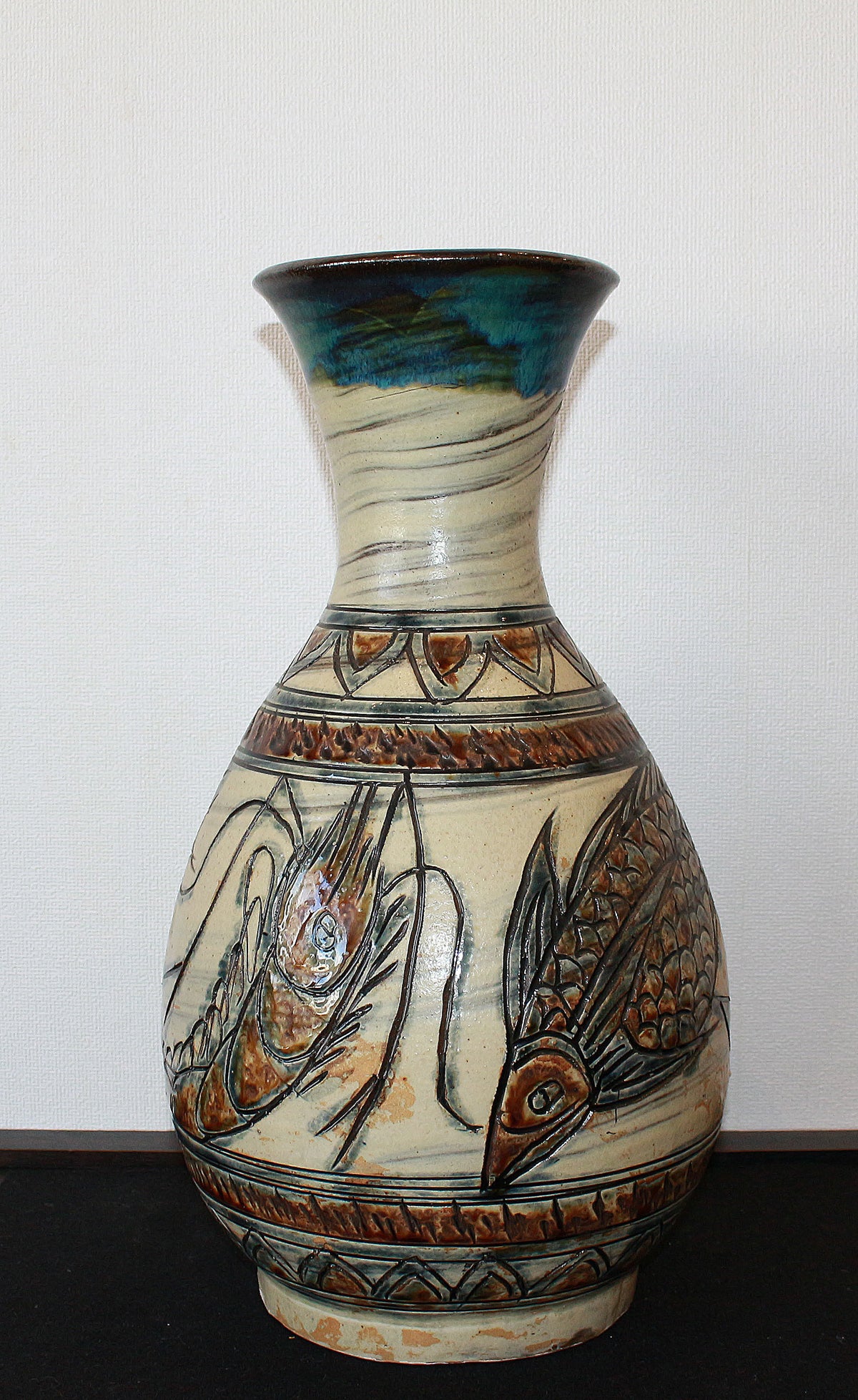 26218 Living National Treasure Jiro Kinjo Tsuboya Ware Vase with Shrimp and Fish Design KINJO Jiro 