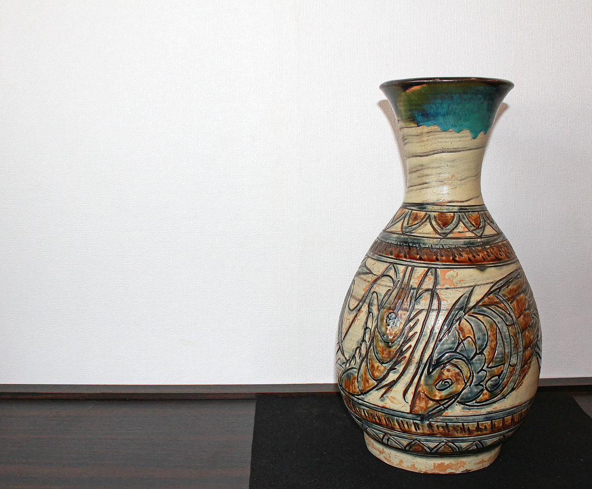 26218 Living National Treasure Jiro Kinjo Tsuboya Ware Vase with Shrimp and Fish Design KINJO Jiro 