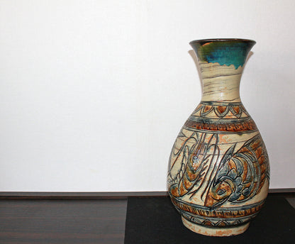 26218 Living National Treasure Jiro Kinjo Tsuboya Ware Vase with Shrimp and Fish Design KINJO Jiro 