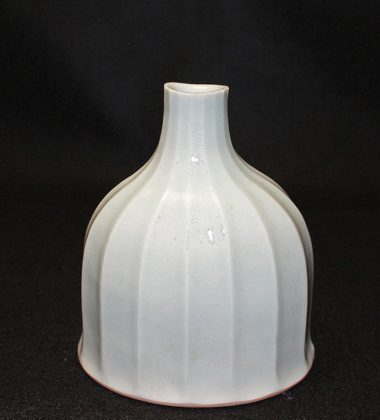 26224	鈴木治	影青花入    SUZUKI  Osamu