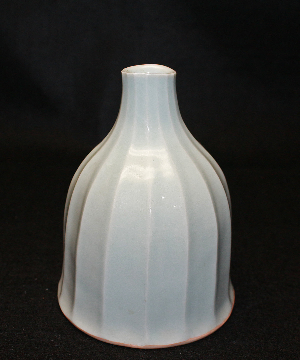 26224	鈴木治	影青花入    SUZUKI  Osamu