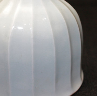 26224	鈴木治	影青花入    SUZUKI  Osamu