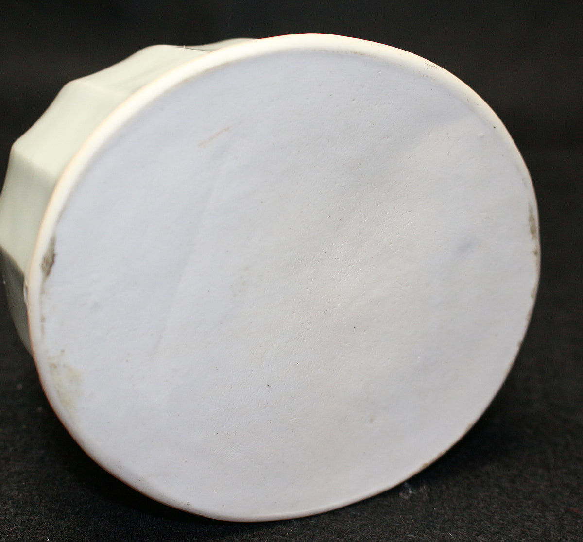 26224	鈴木治	影青花入    SUZUKI  Osamu