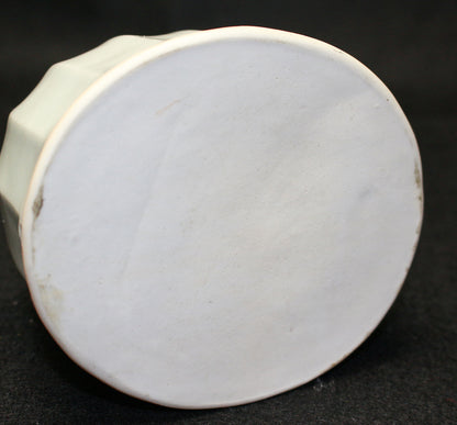 26224	鈴木治	影青花入    SUZUKI  Osamu