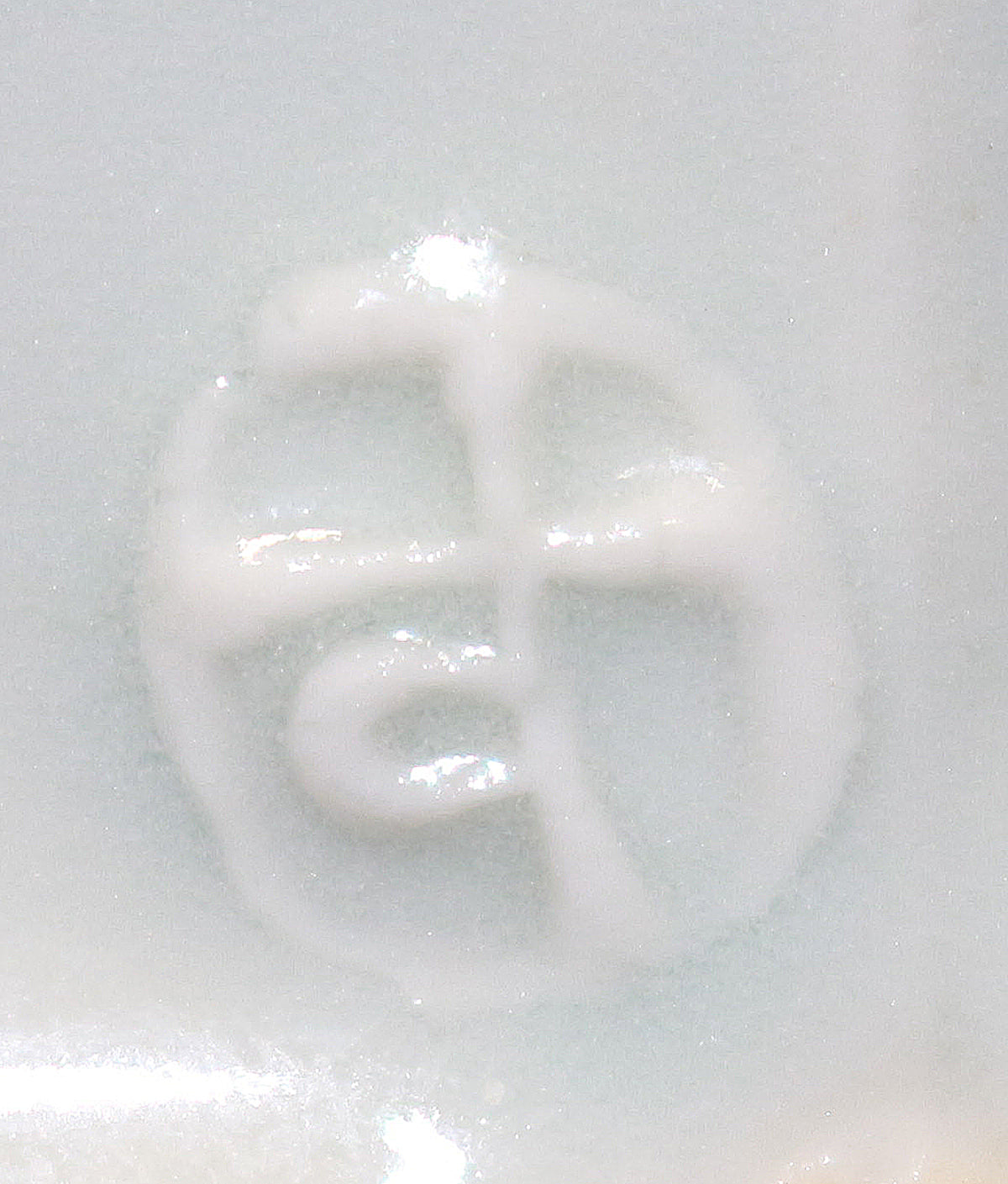 26224	鈴木治	影青花入    SUZUKI  Osamu