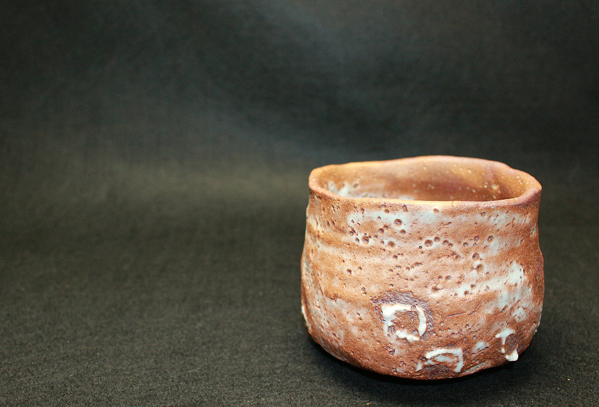 26228 Shino 茶碗 by Shiro Tsujimura