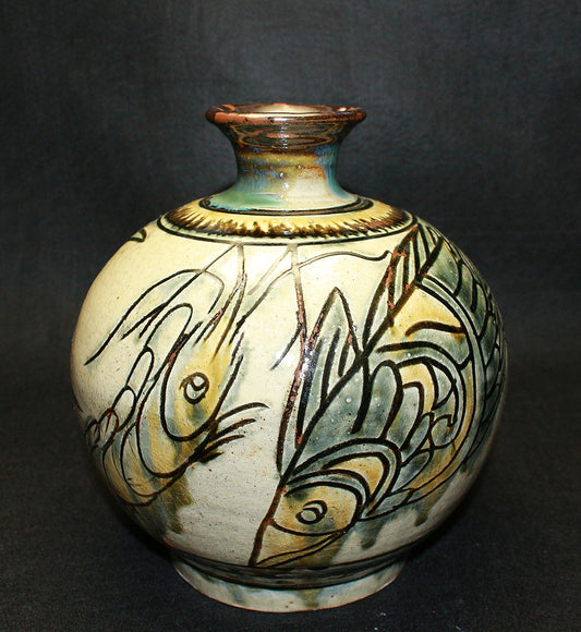 26231	人間国宝　金城次郎　丸形魚紋花瓶　　Kinjo　Jiro