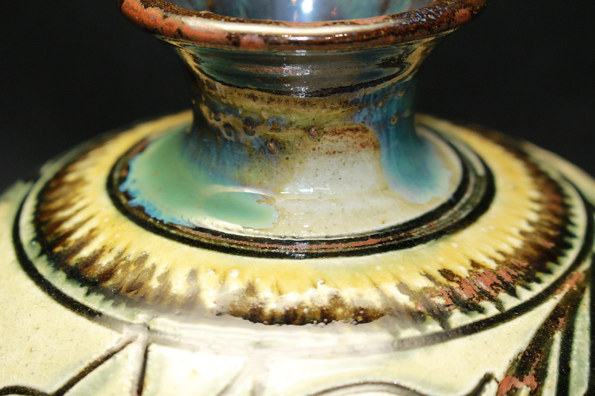 26231 人間国宝 金城次郎 丸形魚紋花瓶 Kinjo Jiro – アート飛田