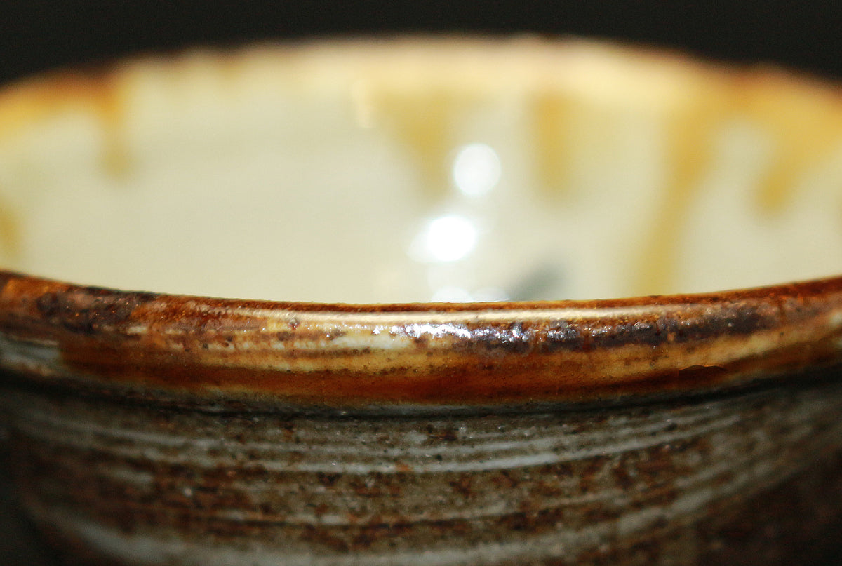 26232 人間国宝 金城次郎 ぐい呑（魚文） KINJO Jiro – アート飛田