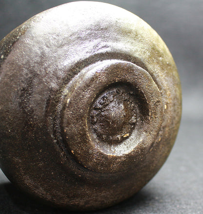 26254	杉本貞光	　黒茶盌　SUGIMOTO   Sadamitsu