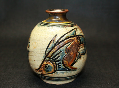 26257　 人間国宝   金城次郎　壼屋焼徳利（海老魚紋）　KINJO　Jiro