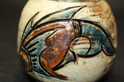 26257　 人間国宝   金城次郎　壼屋焼徳利（海老魚紋）　KINJO　Jiro