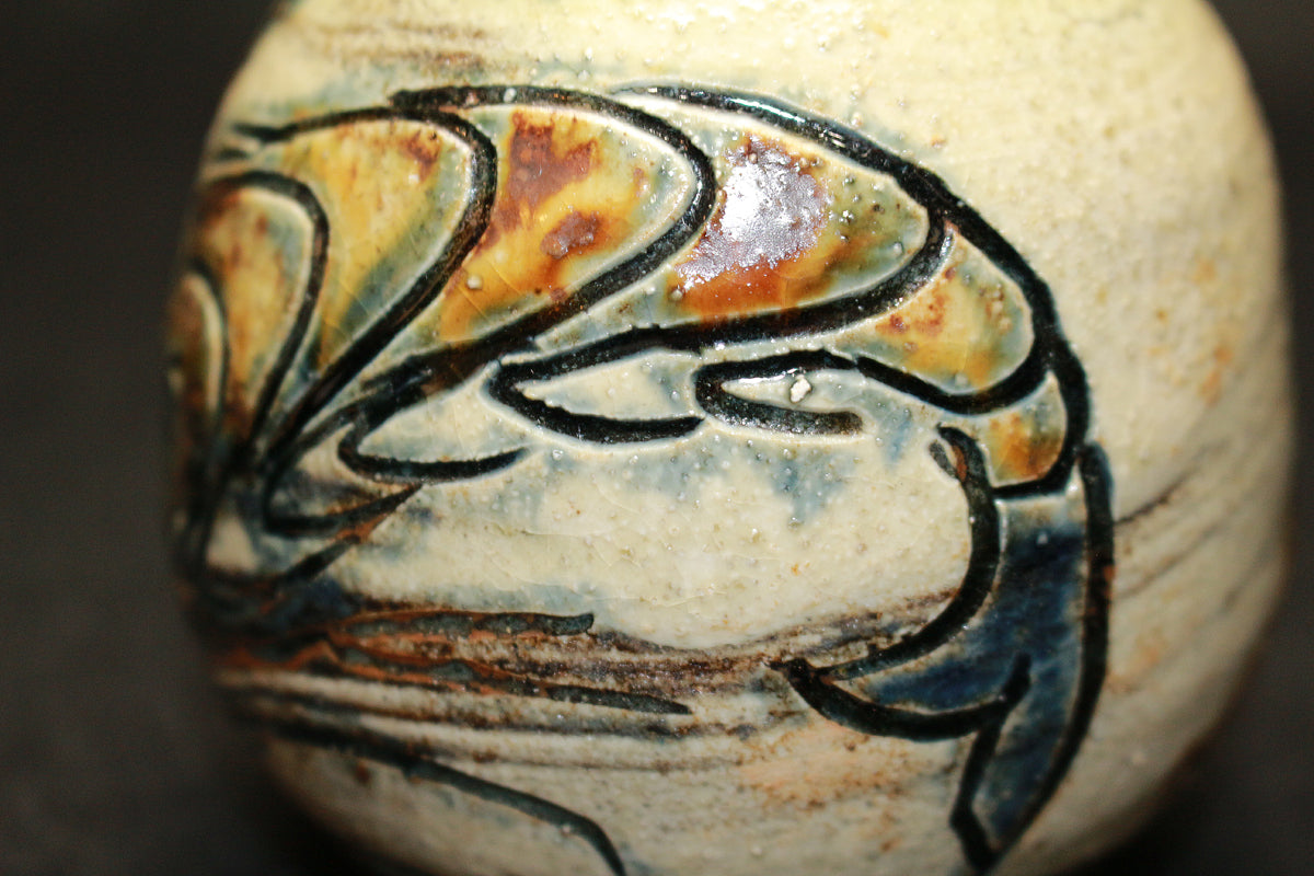 26257 人間国宝 金城次郎 壼屋焼徳利（海老魚紋） KINJO Jiro – アート飛田