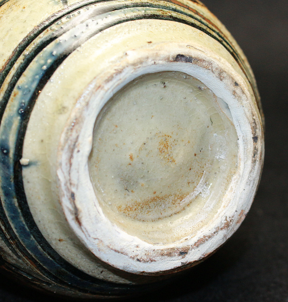 26257　 人間国宝   金城次郎　壼屋焼徳利（海老魚紋）　KINJO　Jiro