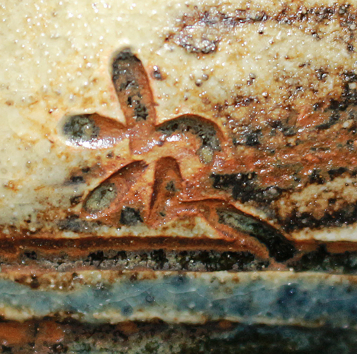 26257　 人間国宝   金城次郎　壼屋焼徳利（海老魚紋）　KINJO　Jiro