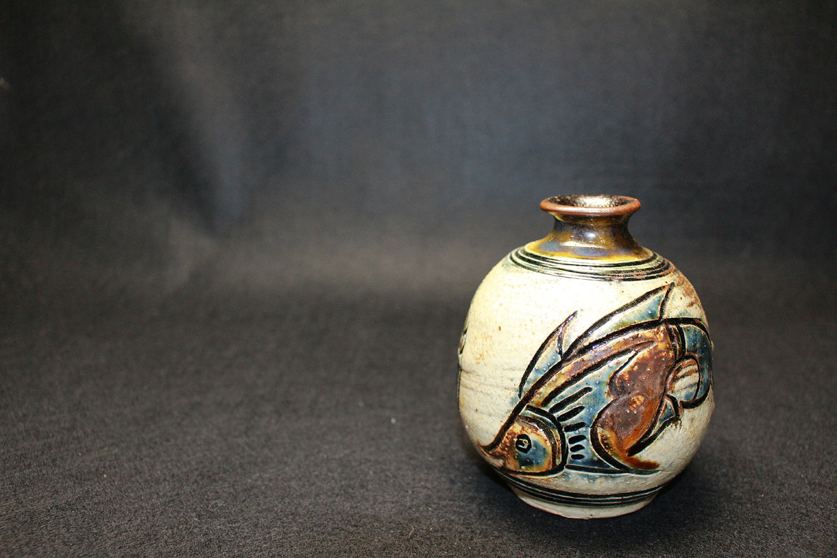 26257　 人間国宝   金城次郎　壼屋焼徳利（海老魚紋）　KINJO　Jiro