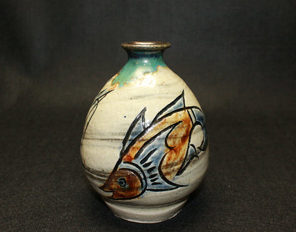 26258　 人間国宝    金城次郎    徳利（海老魚紋）　 KINJO　Jiro