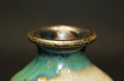 26258　 人間国宝    金城次郎    徳利（海老魚紋）　 KINJO　Jiro