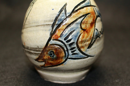 26258　 人間国宝    金城次郎    徳利（海老魚紋）　 KINJO　Jiro