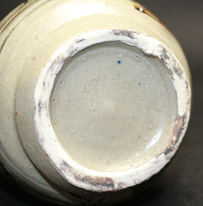 26258　 人間国宝    金城次郎    徳利（海老魚紋）　 KINJO　Jiro