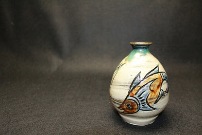 26258　 人間国宝    金城次郎    徳利（海老魚紋）　 KINJO　Jiro