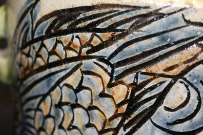 26261　 人間国宝　金城次郎　 魚紋抱瓶　KINJO　Jiro