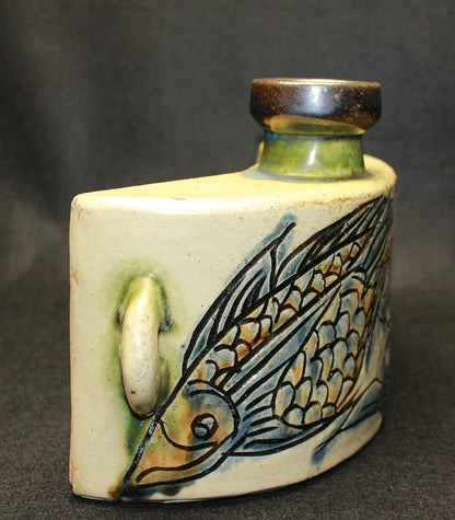 26261　 人間国宝　金城次郎　 魚紋抱瓶　KINJO　Jiro