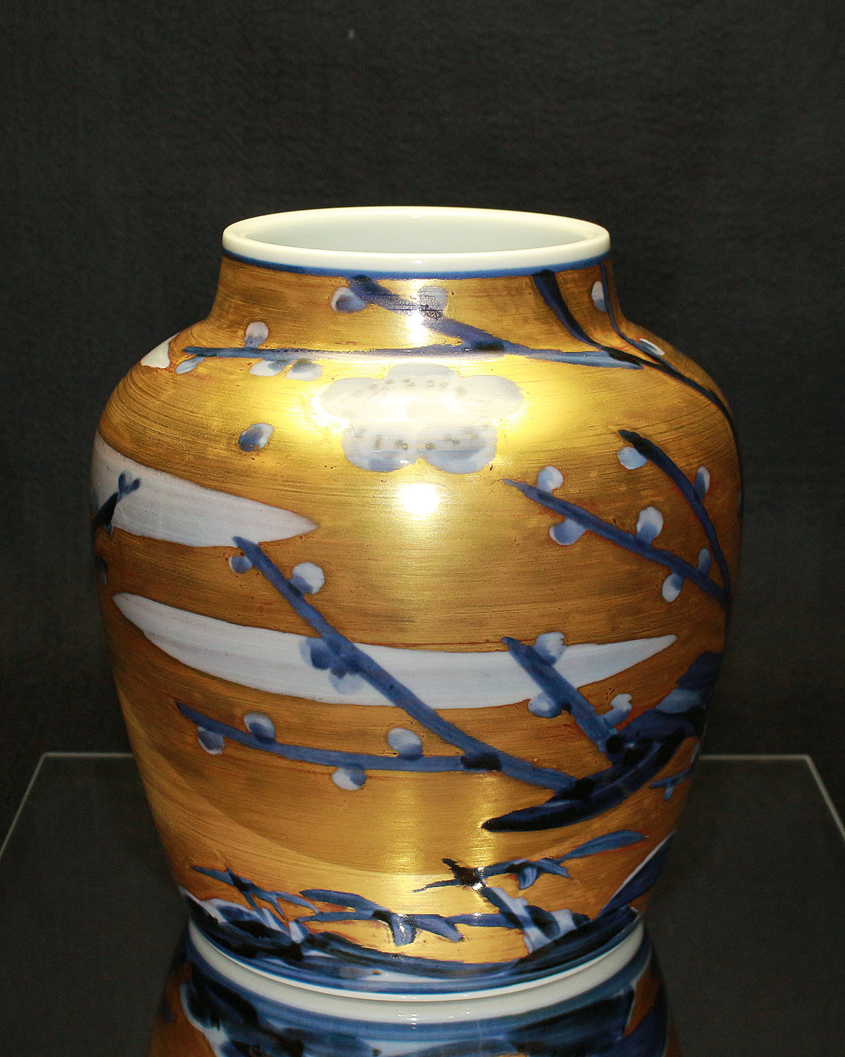 26270　 人間国宝　近藤悠三　梅染附金彩花瓶　KONDO　Yuzo