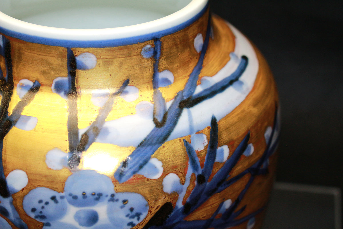 26270　 人間国宝　近藤悠三　梅染附金彩花瓶　KONDO　Yuzo