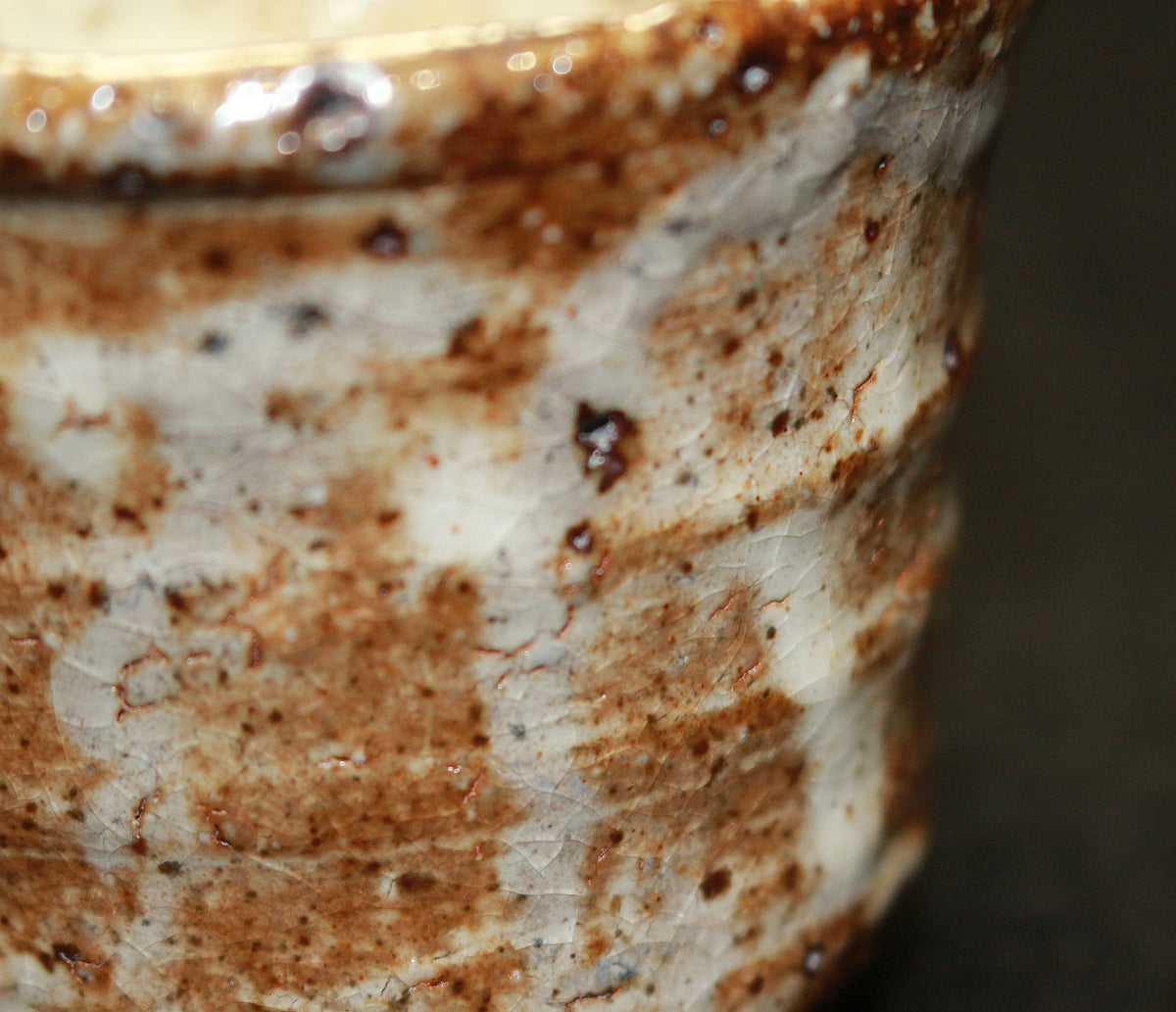 26273 Nakagawa Jinenbo Kohiki Karatsu Guinomi (Sake Cup)