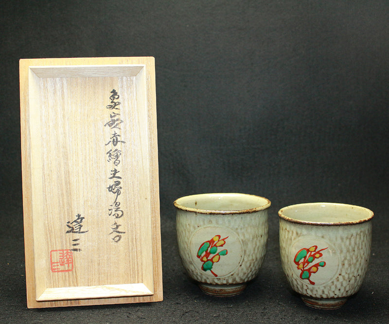 25409 Tatsuzo Shimaoka (Red inlaid couple teacups)