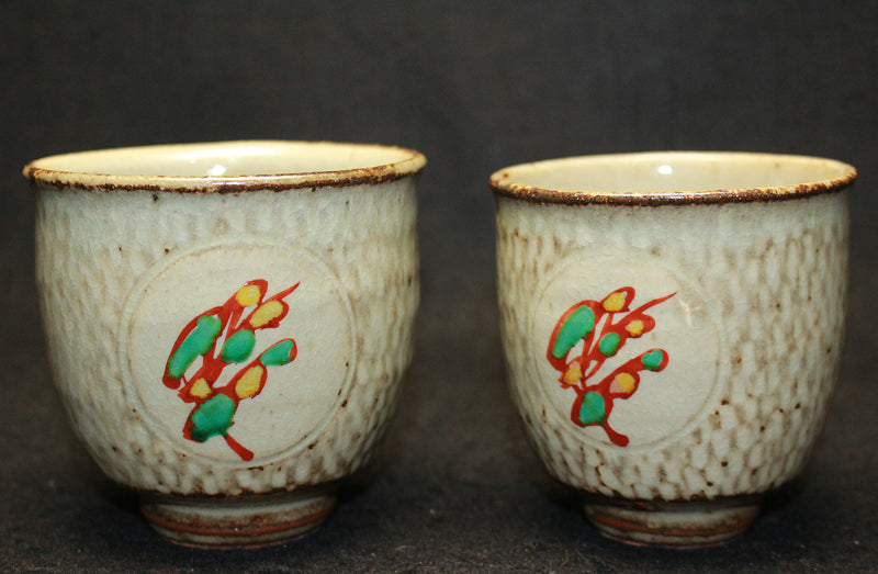 25409 Tatsuzo Shimaoka (Red inlaid couple teacups)