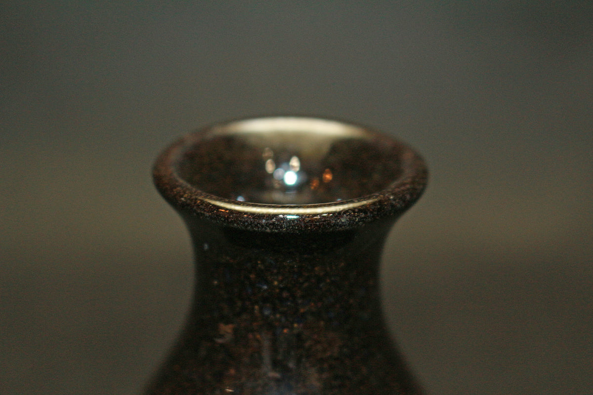 26293	人間国宝　原清　鉄釉馬文徳利     HARA　Kiyoshi