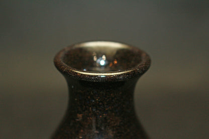 26293	人間国宝　原清　鉄釉馬文徳利     HARA　Kiyoshi