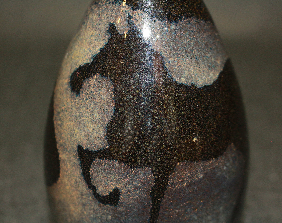 26293	人間国宝　原清　鉄釉馬文徳利     HARA　Kiyoshi