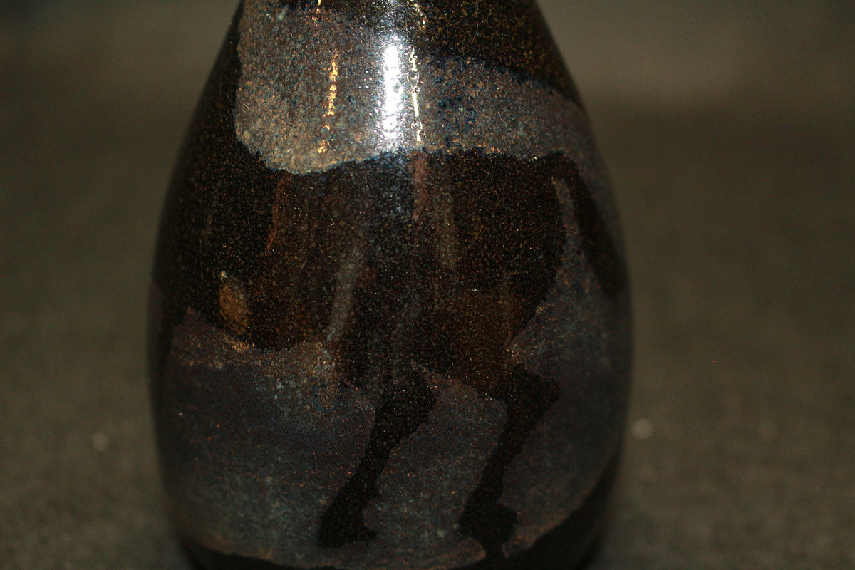 26293	人間国宝　原清　鉄釉馬文徳利     HARA　Kiyoshi