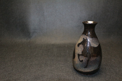 26293	人間国宝　原清　鉄釉馬文徳利     HARA　Kiyoshi