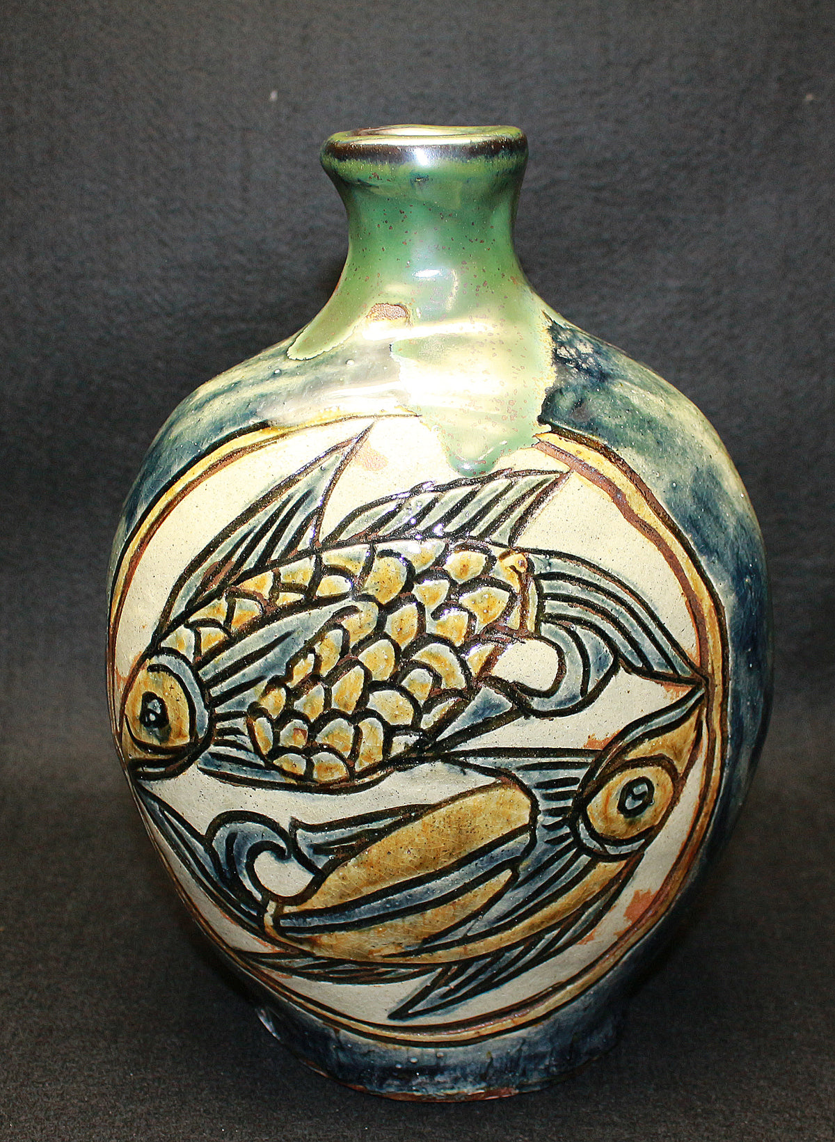 26300	人間国宝　金城次郎　魚紋花瓶　　Kinjo　Jiro