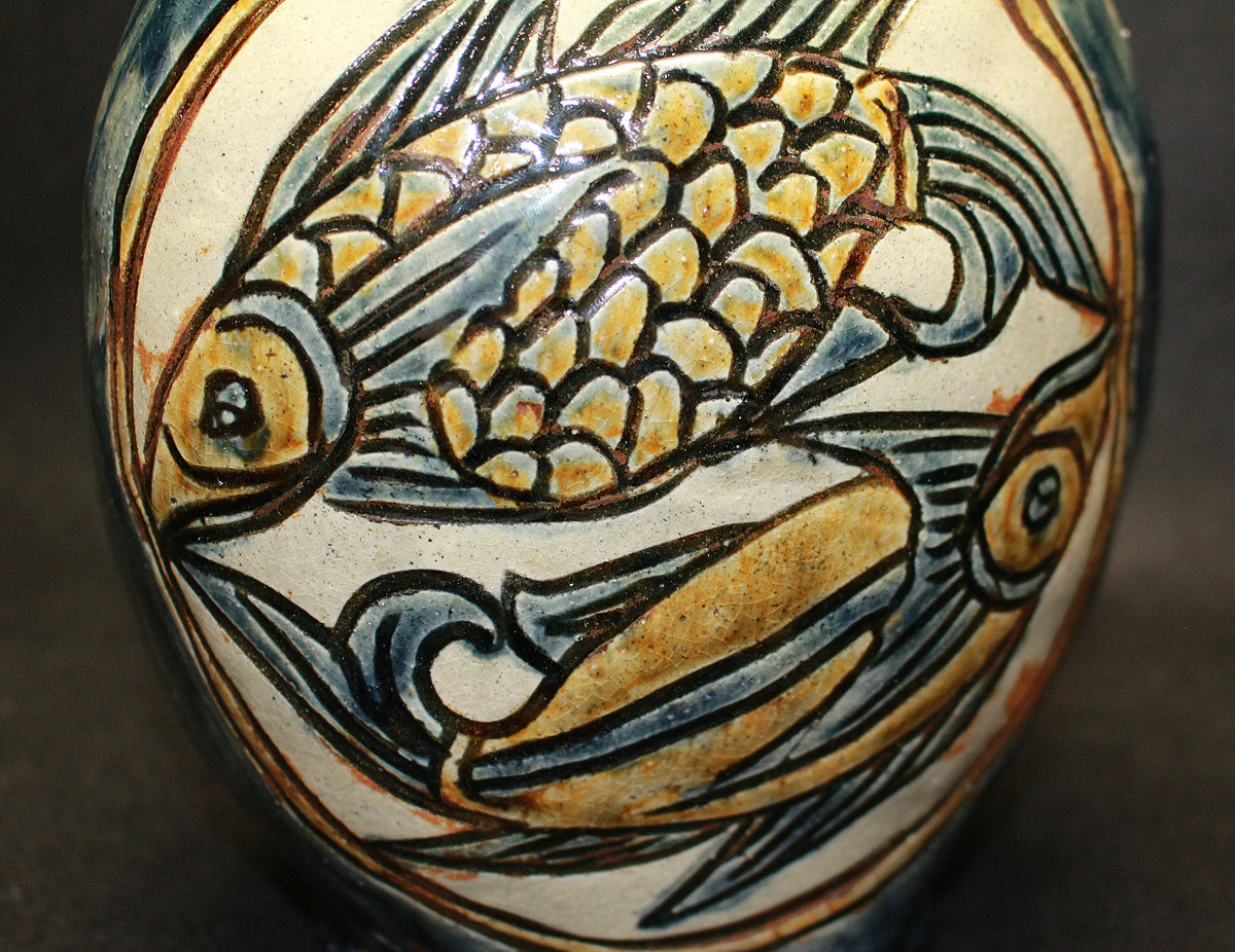 26300	人間国宝　金城次郎　魚紋花瓶　　Kinjo　Jiro