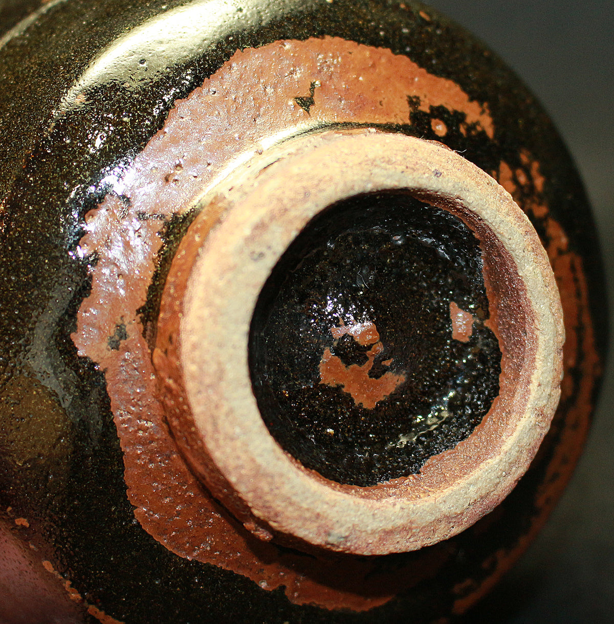 26301    人間国宝　浜田庄司   黒釉胴紐茶盌　HAMADA  Syoji