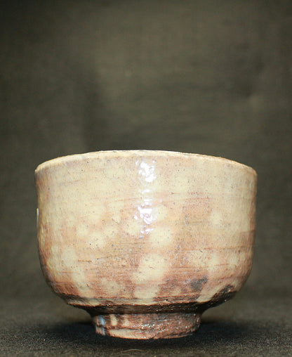 26307	14th Generation Sakakura Shinbei	 Hagi tea bowl by SAKAKURA Shinbei