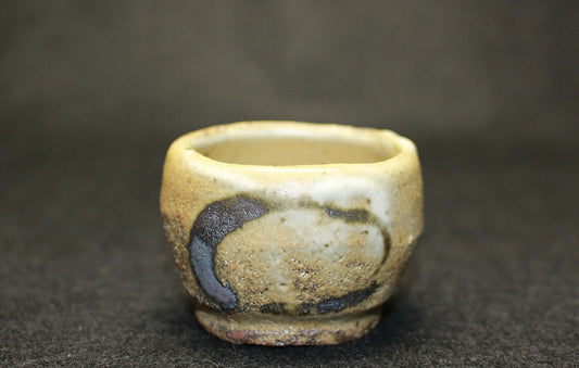 26310    人間国宝　加藤孝造	     唐津風ぐい呑　KATO Kozo