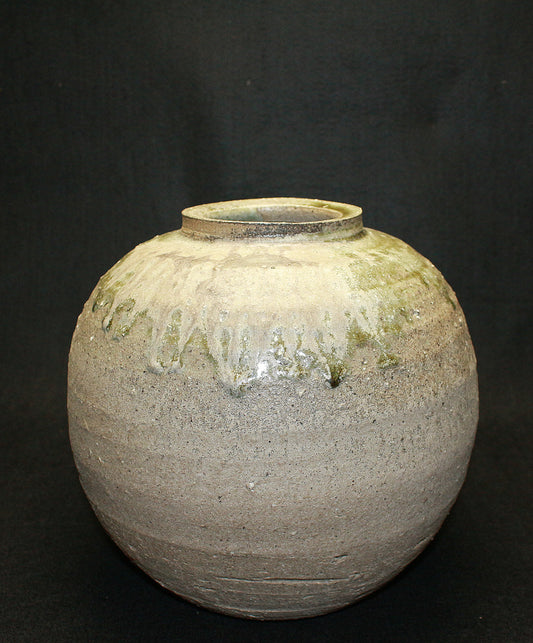 26315	加守田章二	灰釉壷 　KAMODA  Shoji