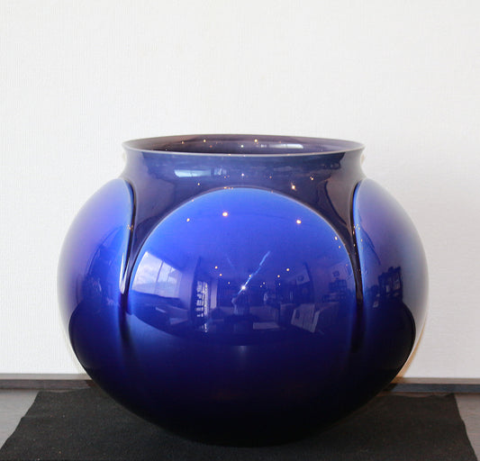 26322 Living National Treasure YASOKICHI TOKUDA III: Deep-Glaze Chiseled Vase (exhibited at "Close Up Japan: Japanese Porcelain Exhibition" in Sao Paulo)