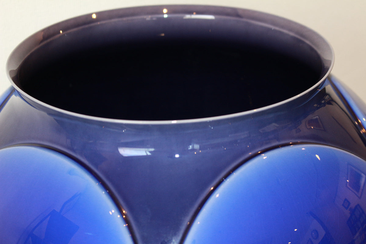 26322 Living National Treasure YASOKICHI TOKUDA III: Deep-Glaze Chiseled Vase (exhibited at "Close Up Japan: Japanese Porcelain Exhibition" in Sao Paulo)
