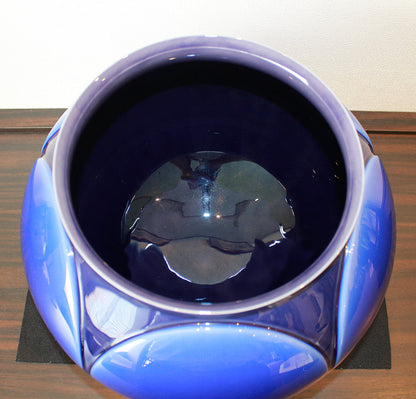 26322 Living National Treasure YASOKICHI TOKUDA III: Deep-Glaze Chiseled Vase (exhibited at "Close Up Japan: Japanese Porcelain Exhibition" in Sao Paulo)